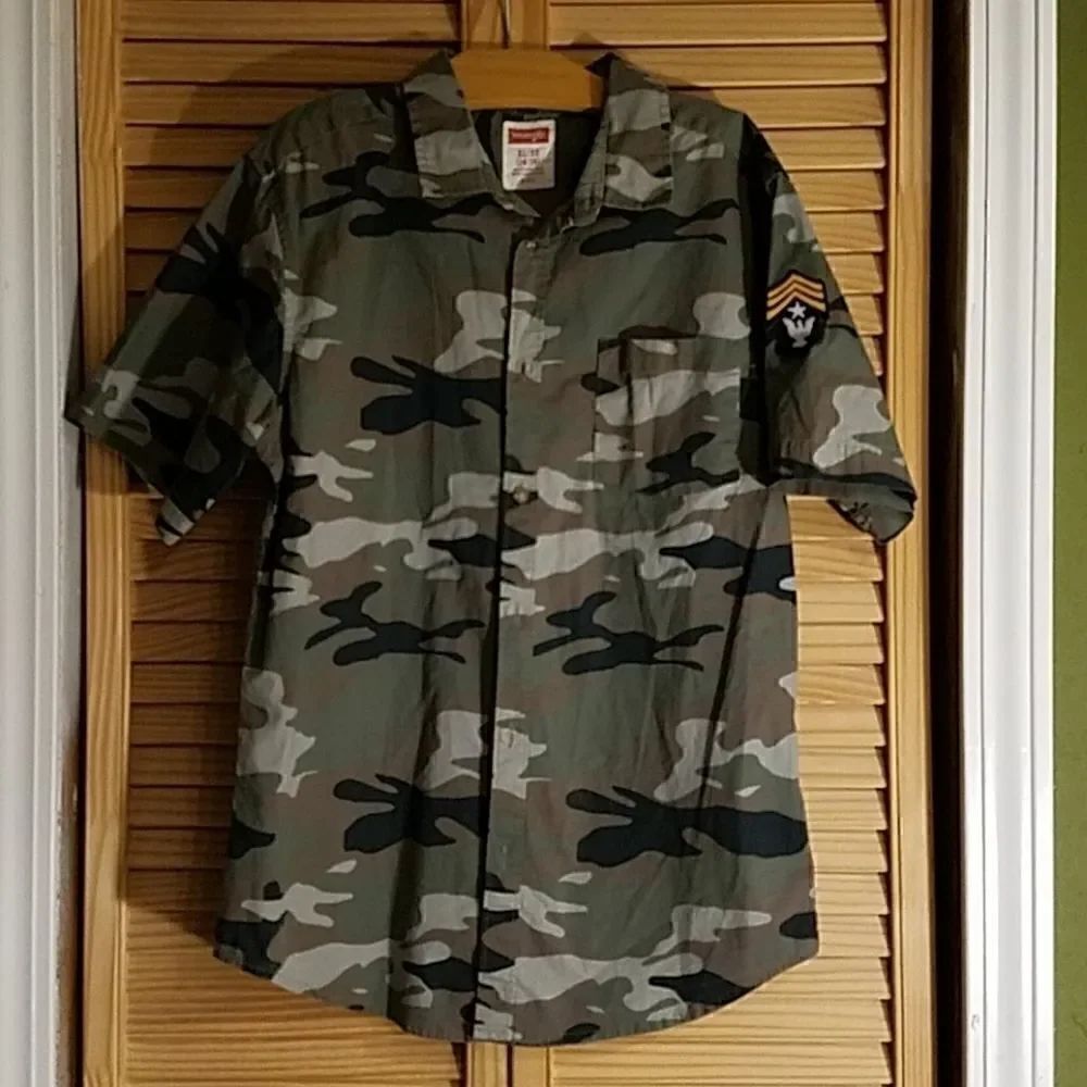 Wrangler Boys size XL vintage camo shirt